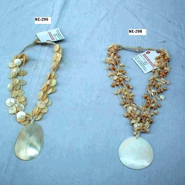 NE-299  Sea Shell Pendant Work necklace