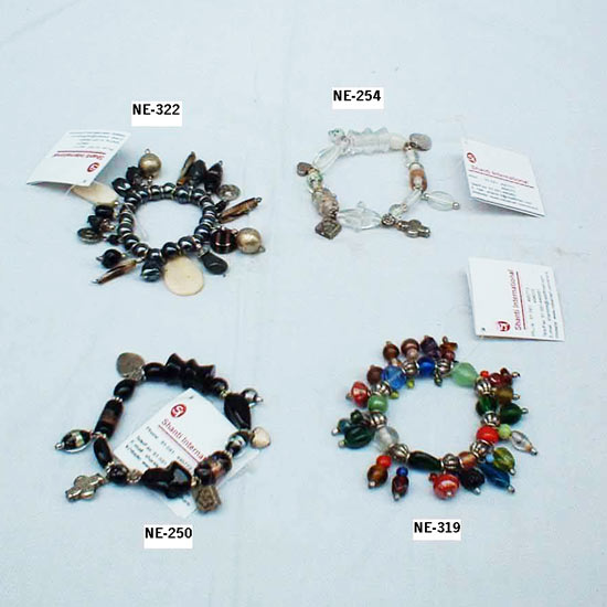 NE-322  seep, horn &amp;amp; glass beads Work Stretch bracelet