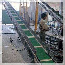 Belt Conveyors With Vertical Clits