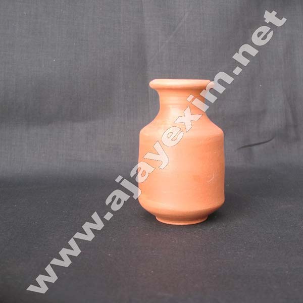 Hand made Clay Indoor Vase, Color : Red