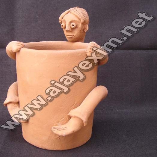 Hand made Clay Pen Stand, Feature : Eco Friendly