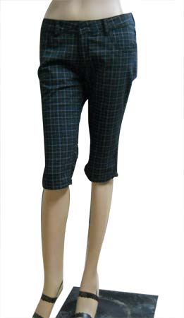 Ladies Denim Capris  Item Code : II-LDC-013