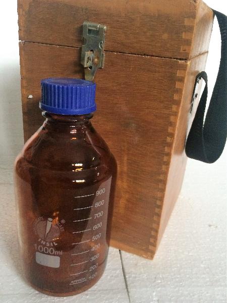 Reagent Bottle, AMBER, with blue screw cap and wooden box