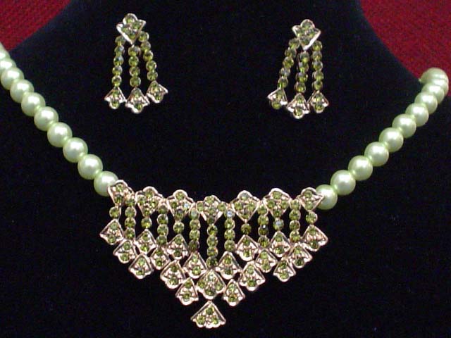 Green Pearl Necklace Cnp - 111aa