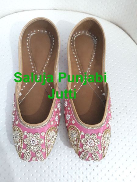 Latest Punjabi Jutti, Color : Pink