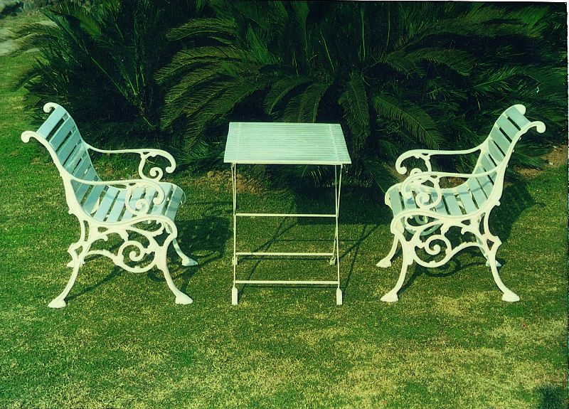 Polished cast iron garden benches, for Park, Feature : Attractive Designs, Comfortable, Stylish, Termite Proof