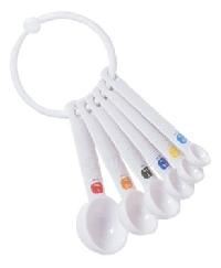 plastic measuring spoons