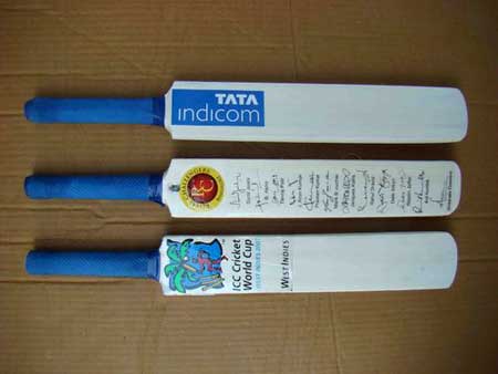 Printed Wooden Cricket Bat, Feature : Durability, Precise dimensions, Superior designs, Affordable rates