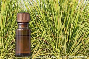 Natural Geraniol Ex Palmarosa Oil, for Use In Soaps Perfumes, Insect Repellent, Form : Liquid
