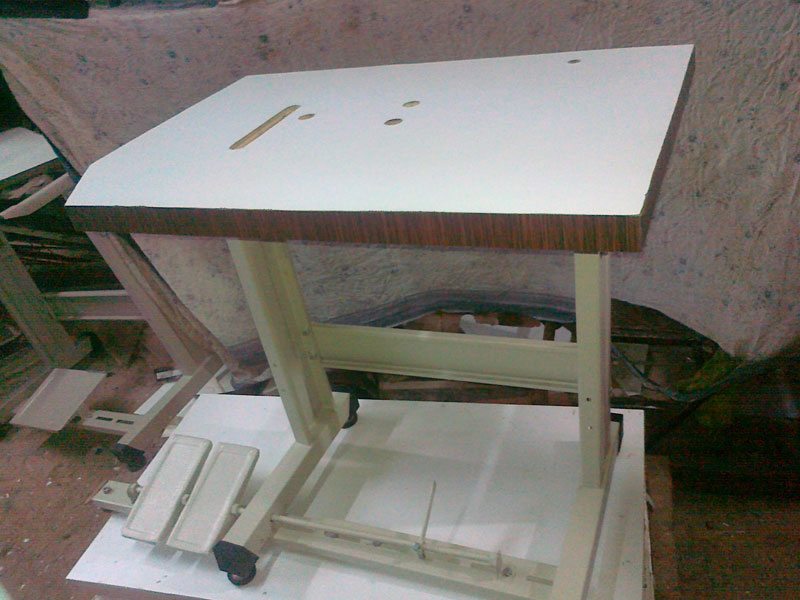 Feed Off Arm Stand, Table