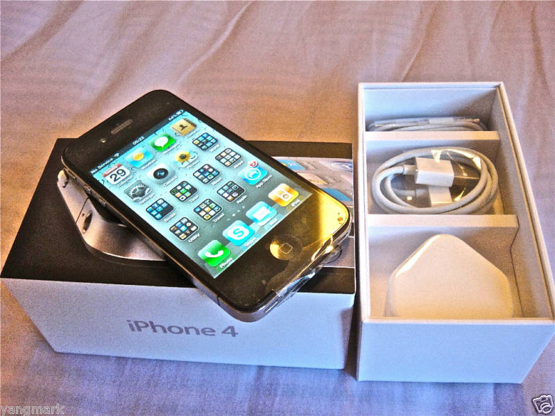 Apple iphone 4G 32GB US VERSION ONLUCKED