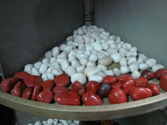 Red White Pebble Stones