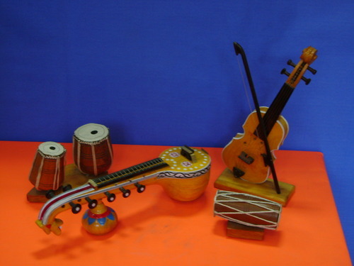 Musical Instrument Showpiece