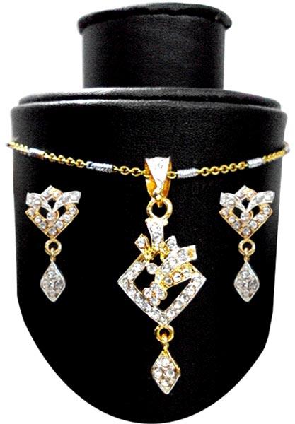 Diamond Studded Gold Pendant Set 