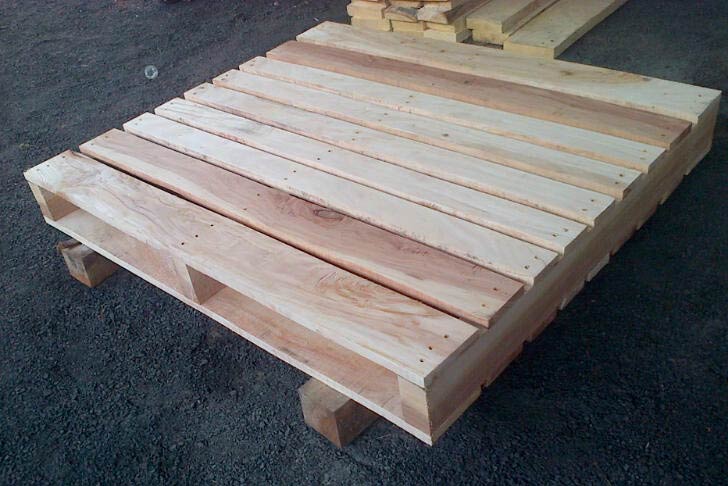 Reversible Wooden Pallets