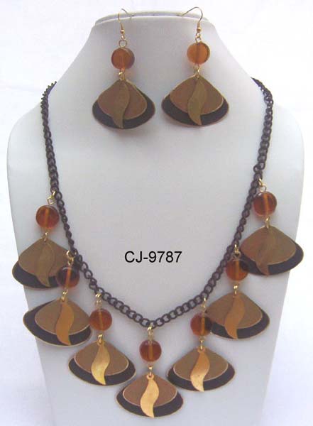 Glass Beads Brass Necklace Set (CJ-9787), Gender : Women