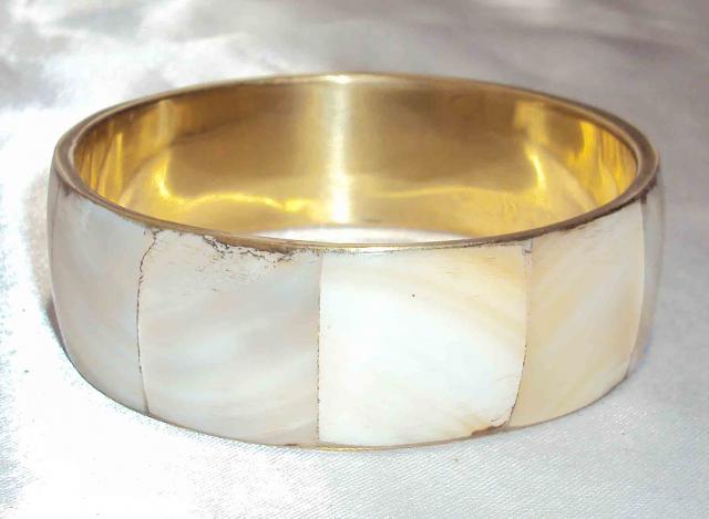 Mother of Pearl Bangle-02