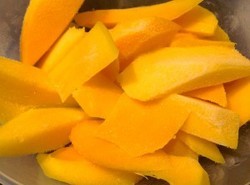 frozen mango slices