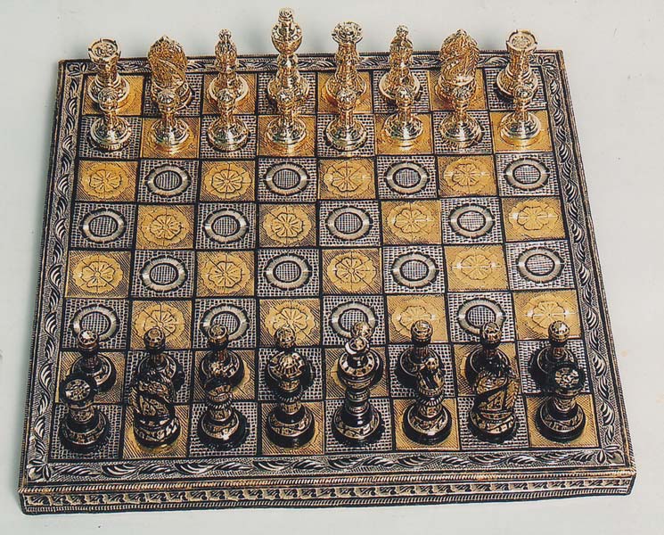 Древняя игра одна из предшественница шахмат. Персидский шатрандж шахматы. Шатрандж (древние индийские шахматы) фигуры. Древние шахматы чатуранга. Шатрандж (древние индийские шахматы) фигуры шахмат.