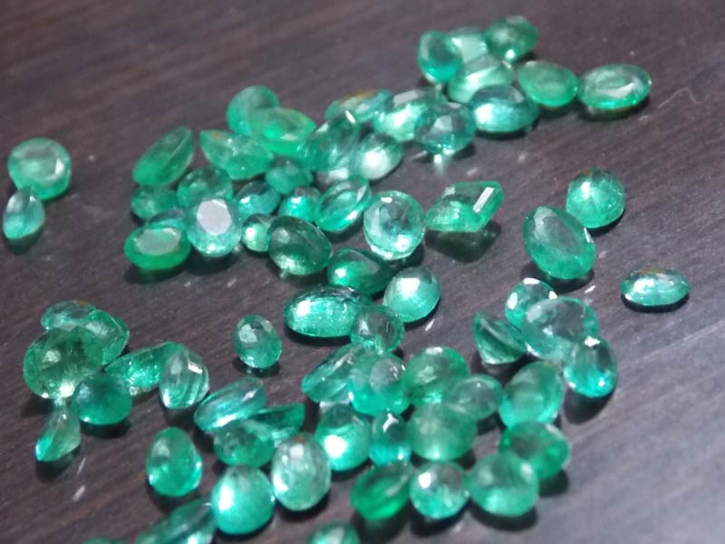 Synthetic lab created Emerald Stone, Color : velvet green