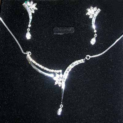 Diamond Necklaces - 001