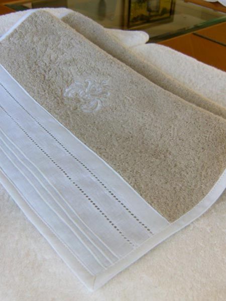 Bath Towel With Linen Details