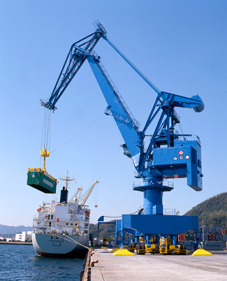 Level Luffing Crane, for Construction, Feature : Heavy Weight Lifting