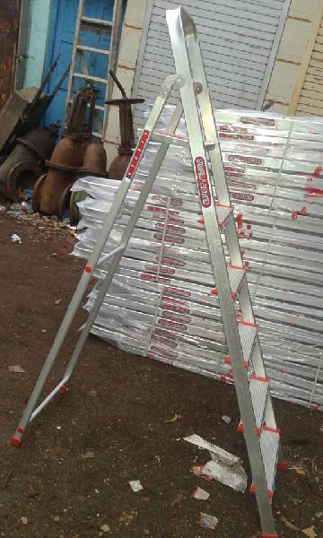 Aluminium Step Ladder With Railing, for Industrial, Feature : Heavy Weght Capacity, Non Breakable