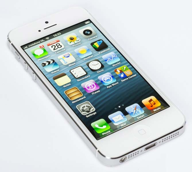 Apple iPhone 5 (64 GB)