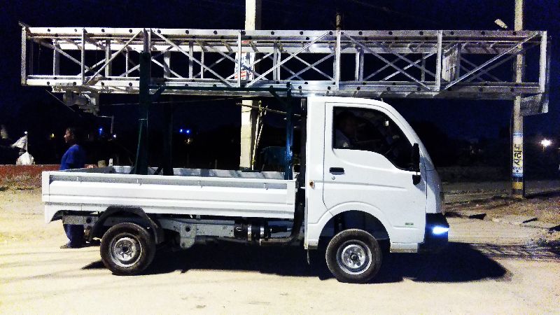 Vehicle Mounted Aluminium tiltable tower ladder.