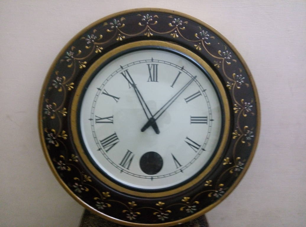 Flower Painted Wooden Wall Clock with Pendulam
