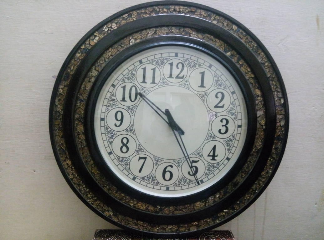 Traditional Cum Antique Wall Clock