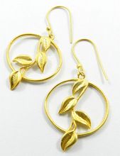Leaf in circle charm gold Earring
