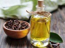 Clove essential oil