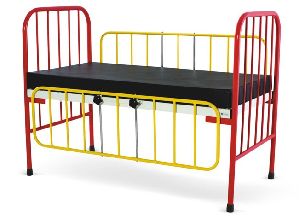 Pediateric bed with side railings