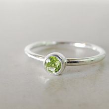 peridot hydro quartz round ring