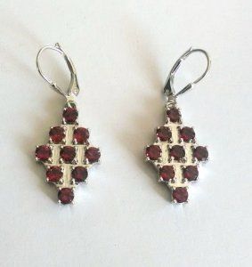 Ear Ring With Garnet