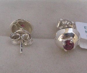 Ear Ring With White gold & Garnet