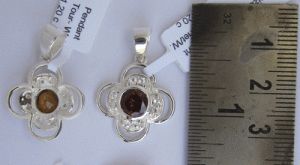 Pendant With Garnet & White Topaz