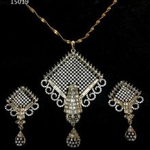 tanzanite jewelry in gold with diamonds
