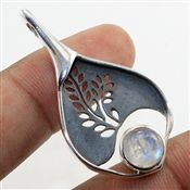 LEAF DESIGN RAINBOW MOONSTONE GEMSTONE SILVER PENDANT