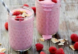 RASPBERRY COCONUT SMOOTHIE