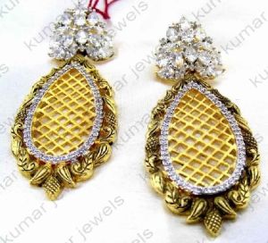MAT GOLD FILIGREE EARRINGS