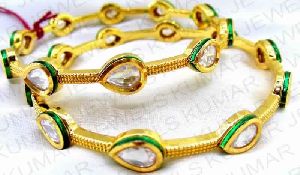 SLEEK GOLDEN KUNDAN BANGLES