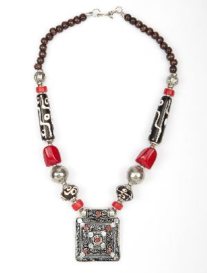 Stone Beads Pendant Necklace