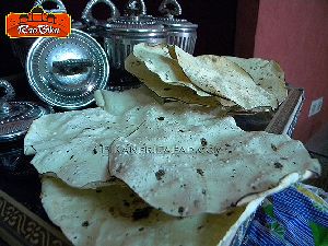 MOTH TEJ MASALA PAPAD