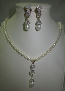 1 line pearls mala with locket