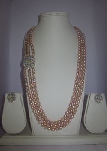 3 row pink color pearls side broch
