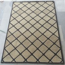 WOOLLEN AREA RUG