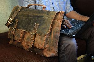 Znt bags Genuine Leather MacBook/Laptop 15" Messenger Bag (Brown)